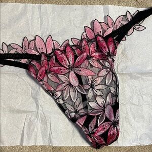 Victoria's Secret Pink and Black Lace floral ziggy thong medium Lingerie